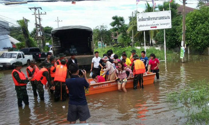 เร่งช่วยนร.คนตาบอด104ชีวิต ออกจากร.ร.หลังพายุ”เซินกา”ถล่มกำแพงโรงเรียนน้ำทะลักสูงกว่า 1.20 เมตร