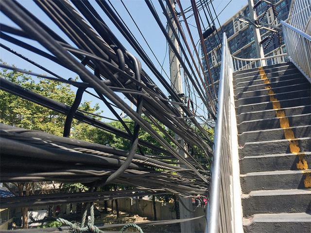 กฟน.ตั้งเป้านำสายไฟฟ้าลงดินอีกกว่า 100 กิโลเมตร ผู้ว่าฯรับรองสกัดหนูกัดแทะ