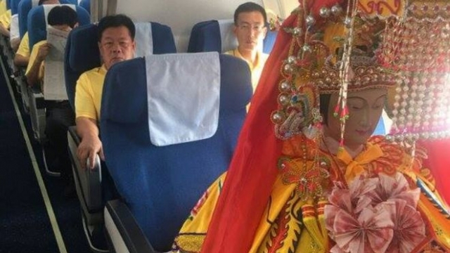 เอาแบบนี้เลย! ชาวจีนตีตั๋วชั้นธุรกิจให้รูปปั้น “เจ้าแม่มาซู” อัญเชิญไปมาเลเซีย