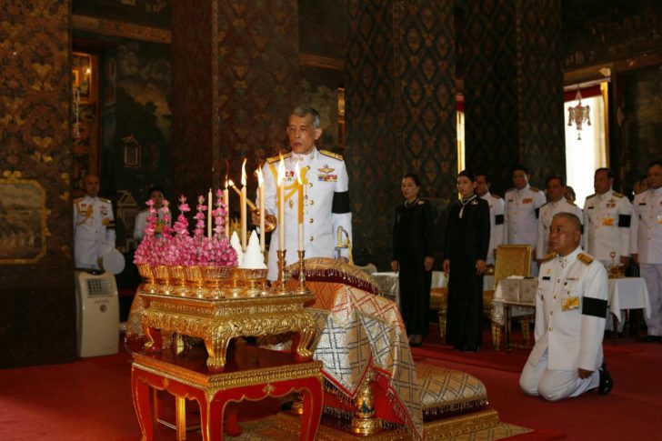 “สมเด็จพระเจ้าอยู่หัว” ทรงบำเพ็ญพระราชกุศลเนื่องในเทศกาลเข้าพรรษา
