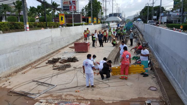 คนงานแทบช็อก! เจอศพหนุ่มนอนคว่ำตายในจุดก่อสร้างอุโมงค์ทางลอด 5 แยก จ.ภูเก็ต
