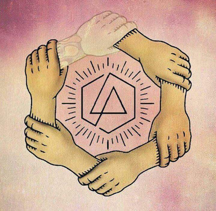 DFzOy4YUQAAeMbC สะเทือนใจอีกครั้ง “ไมค์ ชิโนดะ” โพสต์รูป “Linkin Park” ที่ไม่มีมือของ “เชสเตอร์” อีกแล้ว