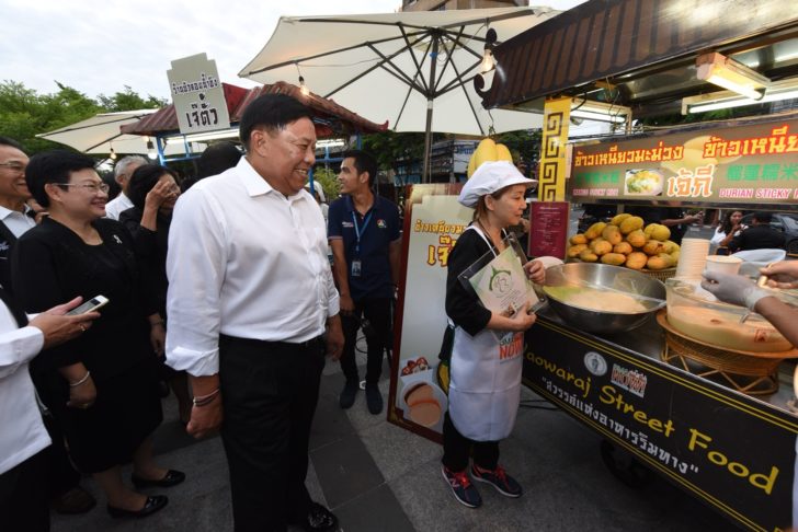 ‘อัศวิน’ มอบป้ายการันตี “สตรีทฟู้ดเยาวราช” ลั่น!ร้านไหนไม่ผ่านมาตรฐานสั่งเลิกขายทันที
