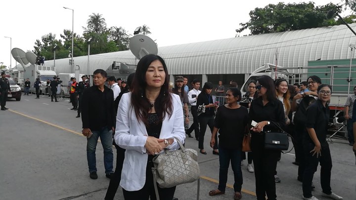 พี่สาว -พี่ชาย ให้กำลังใจ “ยิ่งลักษณ์” ย้ำไม่ว่าคำตัดสินออกมาอย่างไรขอให้ทุกคนมีสติ ยันไม่เล่นการเมือง