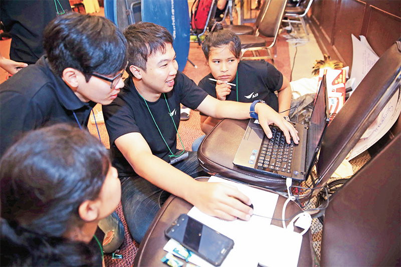 AIS-Singtel English Camp หนุนเด็กไทยกล้าฟุดฟิดฟอไฟ