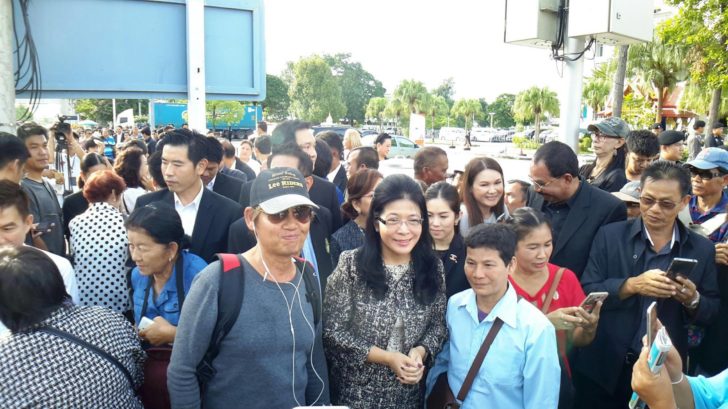 อดีตส.ส.เพื่อไทย ประชาชน ทยอยเดินทางให้กำลังใจ “ยิ่งลักษณ์” เริ่มแน่นพื้นที่