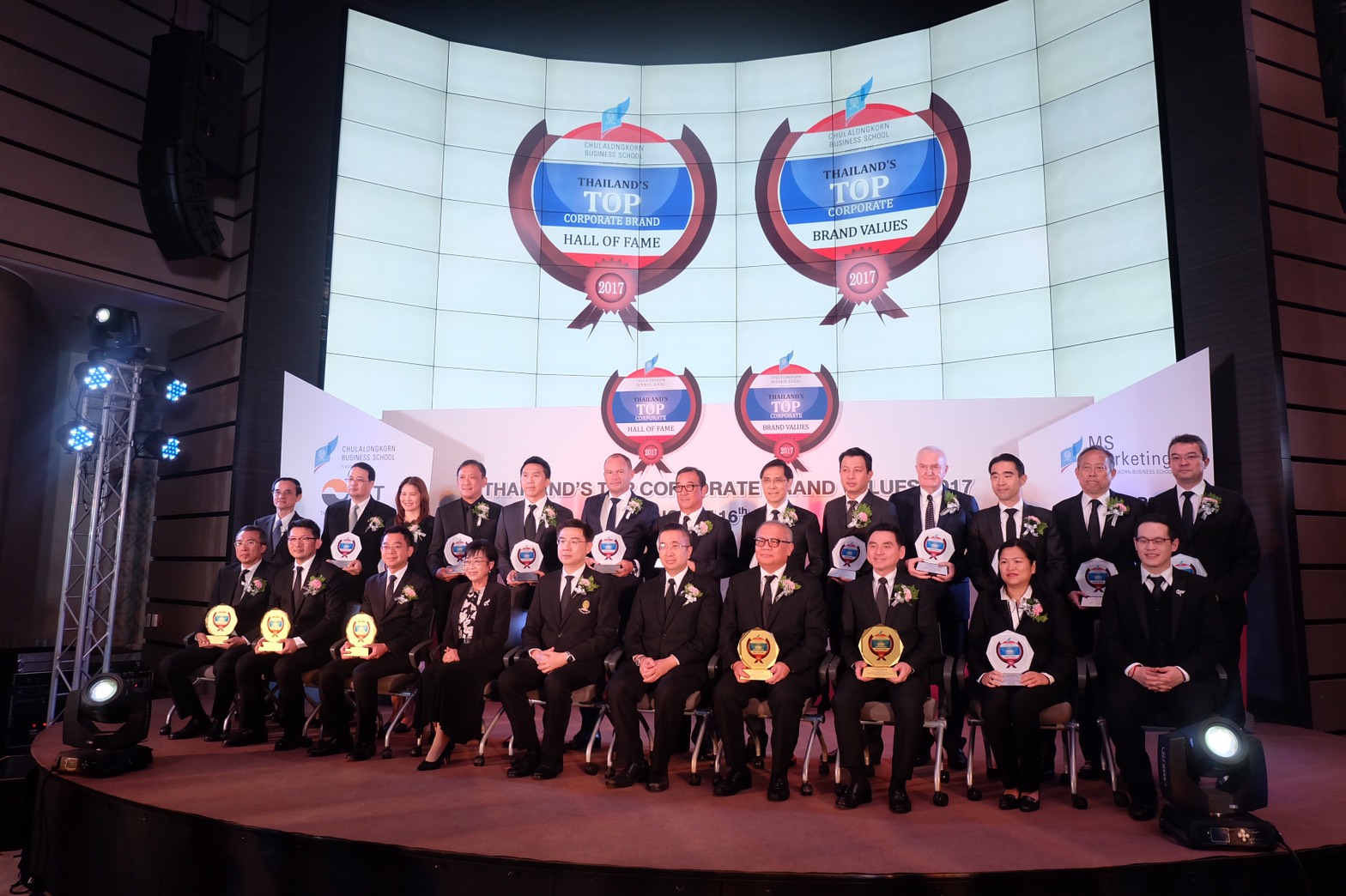เปิด 13 แบรนด์องค์กรมูลค่าสูงสุดปี 2017″กสิกร-เซ็นทรัล-AOT” นำทัพรับรางวัล-SCG รับรางวัลเกียรติยศ
