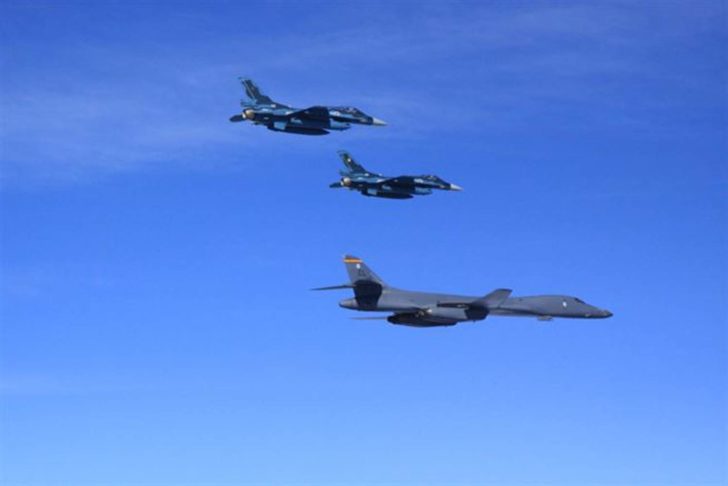 160913-b-1-bombers-mbe-529p_ab629827437675901f94c2c5dc964611.nbcnews-ux-2880-1000 เตรียมพร้อม! สื่อเผย “กลาโหมสหรัฐ” มีแผนโจมตีเกาหลีเหนือ หากปธน.สั่งการ