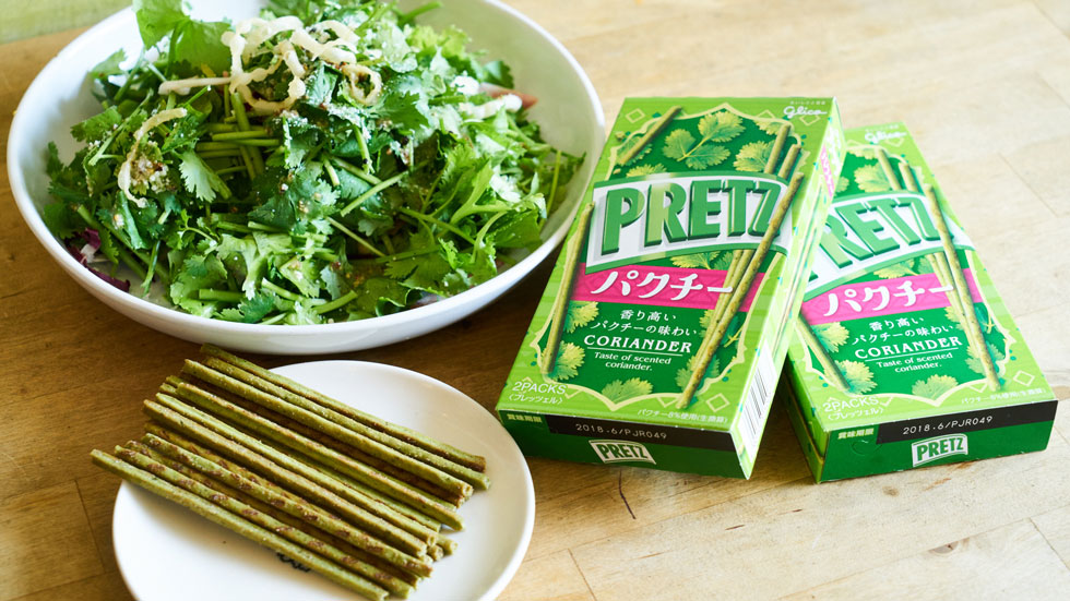 ผักชีฟีเวอร์สุดๆ! กูลิโกะ PRETZ ญี่ปุ่น ทนกระแสไม่ไหว ออก “รสผักชี” วางขายแล้ว
