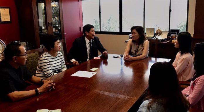 กงสุลฯ เร่งประสาน จนท.กู้ภัยเตรียมลงถึงร่าง 2 นศ. ชุมชนคนไทยเริ่มไม่พอใจล่าช้า