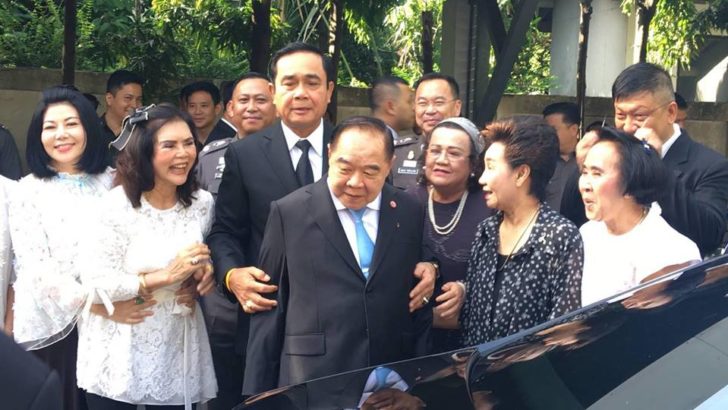 ‘บิ๊กป้อม’ จัดงานคล้ายวันเกิดครบ 72ปี ครม.-บิ๊กทหารตบเท้าอวยพร ‘บิ๊กตู่’ บอกอยู่กับผมทั้งชาติ