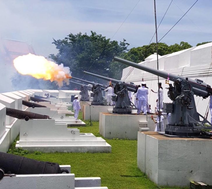 ทร.ยิงสลุตหลวง 21 นัด ถวายสมเด็จพระนางเจ้าฯ พระบรมราชินีนาถ ในรัชกาลที่ 9