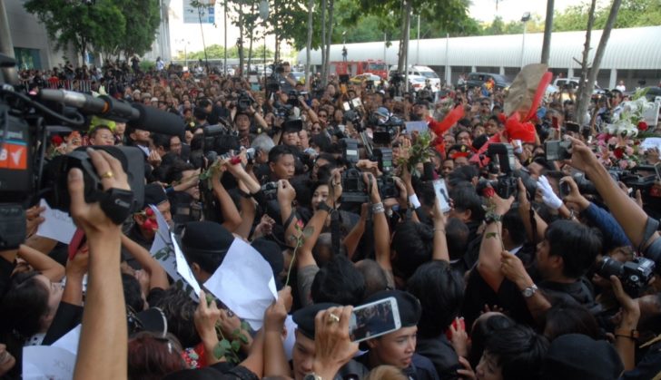 คสช.ประเมิน ประชาชน 3 พันคนให้กำลังใจอดีตนายกฯ