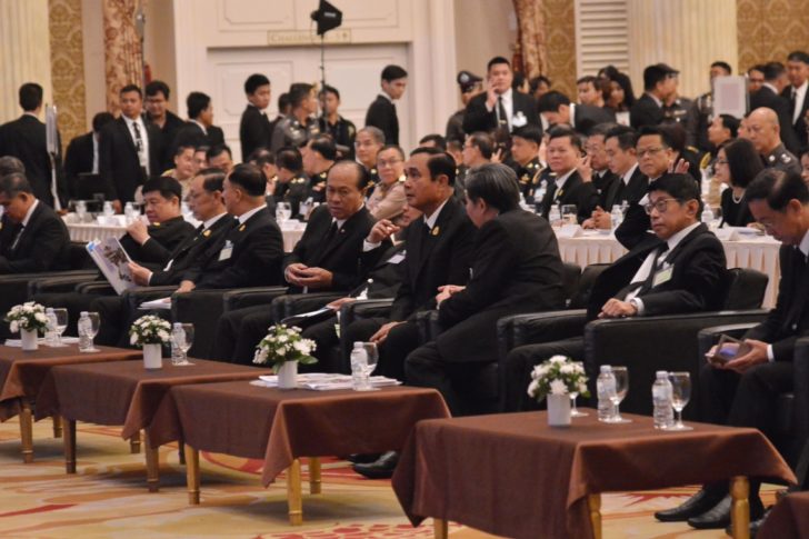 นายกฯ ปลุกหน.ส่วนราชการ ปรับองค์กร ลดใช้กระดาษ-พลังงาน ขู่เจอประเมินรายตัว