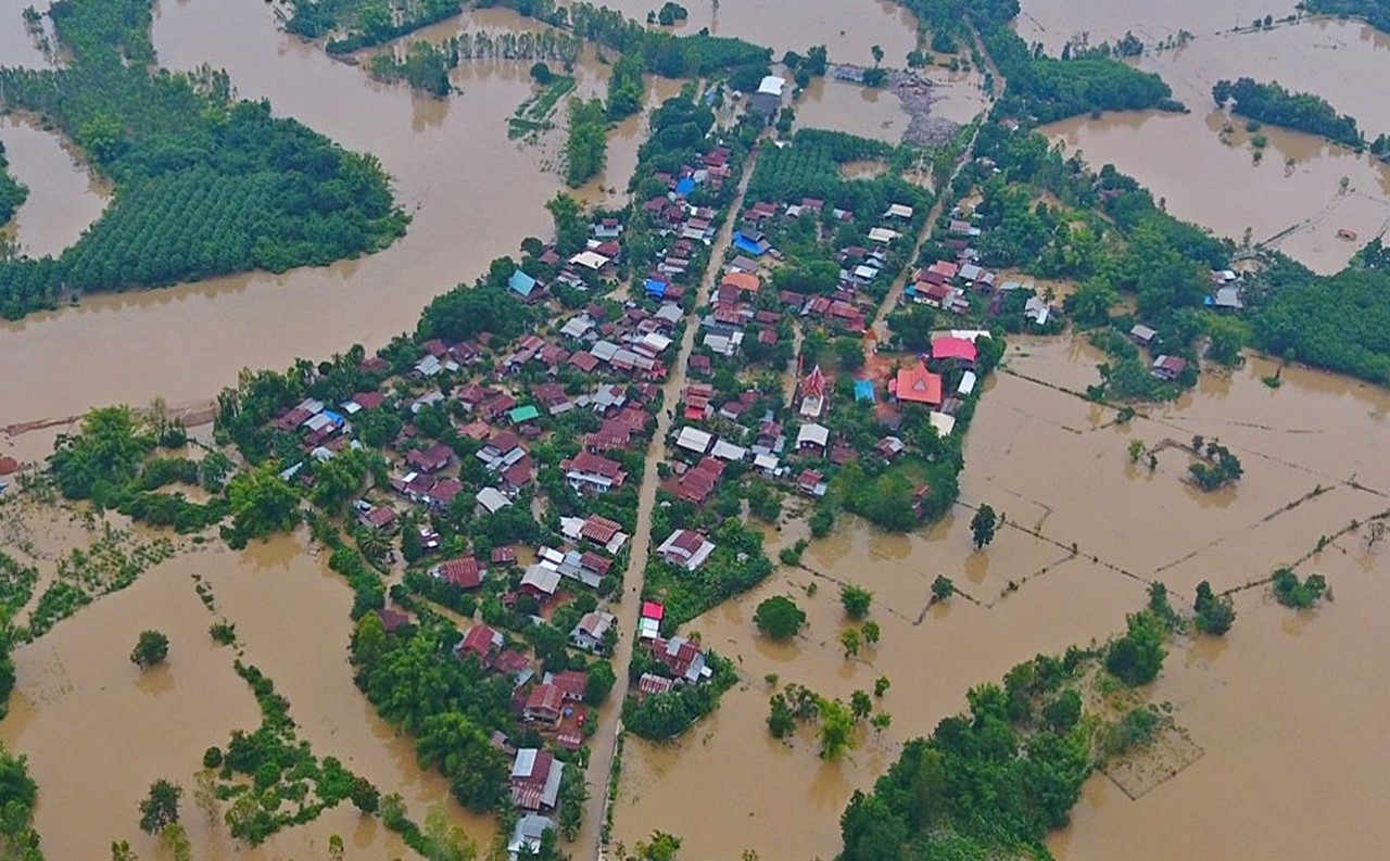น้ำท่วมทุบซ้ำ “กำลังซื้อ”ต่างจังหวัด ค้าปลีกซึมยาวอัดแคมเปญสู้