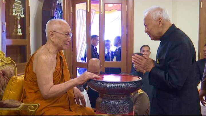 “ป๋าเปรม” เข้าเฝ้าฯ พระสังฆราช ขอพรวันเกิดครบรอบ 97 ปี