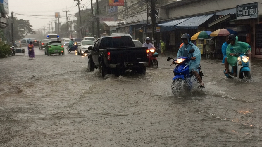 ฝนตกหนักทำน้ำท่วมภูเก็ตหลายจุด ผู้ว่าฯสั่งทุกหน่วยงานเตรียมความพร้อม