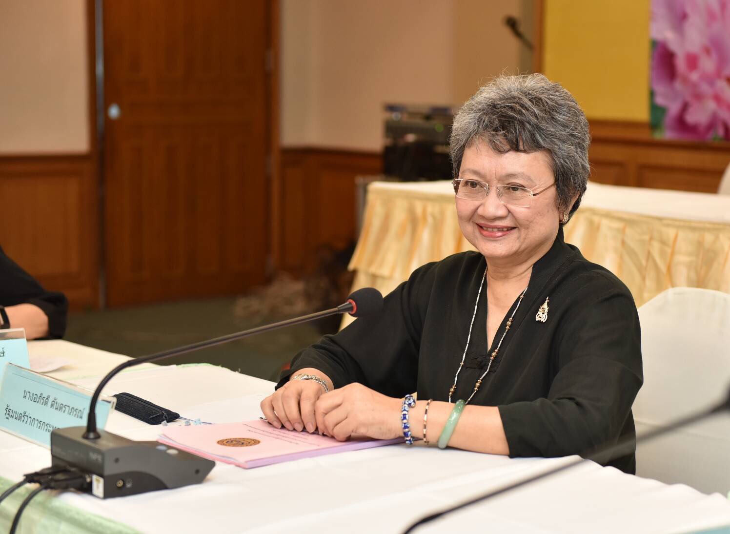 “อภิรดี” ประชุมแนวโน้มศก.ร่วมหอการค้า-สภาอุตฯโคราช ร่วมมือตลาดมันสำปะหลัง-ข้าวโพดเลี้ยงสัตว์