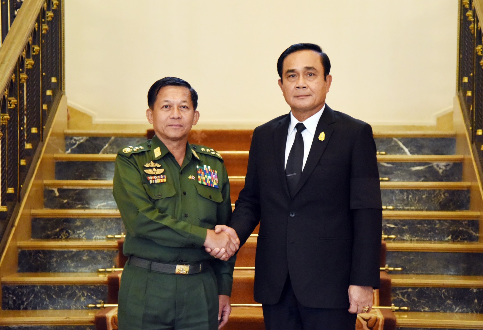 “มิน อ่อง ไหล่” พบ “บิ๊กตู่” ถก เปิดจุดผ่านแดนถาวร ชื่นมื่นสัมพันธ์ไทย-เมียนมา 70 ปี