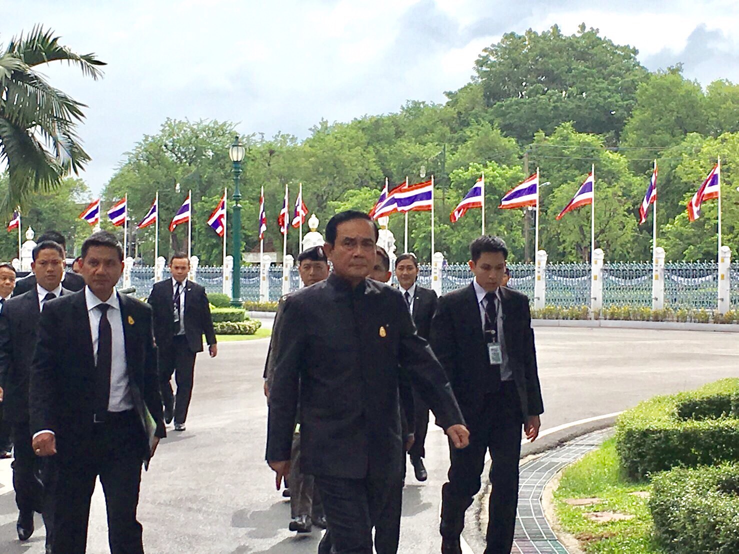 “บิ๊กจิน” พบนายกฯ จัดเส้นทางเที่ยวพิพิธภัณฑ์กทม.-ประจวบฯ จับตารายชื่อคกก.ปฎิรูป 11 ด้าน ชงแพ็กเกจหุ่นยนต์เข้าครม.