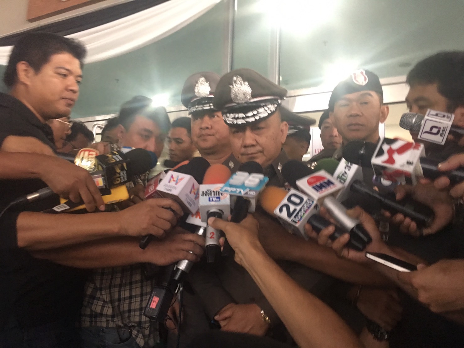 “ศรีวราห์”ยัน “ยิ่งลักษณ์” ยังอยู่ในประเทศ สั่งการ ตร.ทั่วประเทศ จับ “ปู” ขึ้นศาล