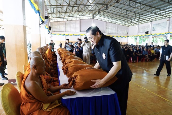 พระองค์โสมฯ โปรดให้ผู้แทนพระองค์นำสิ่งของพระราชทานไปช่วยผู้ประสบอุทกภัย จ.สกลนคร