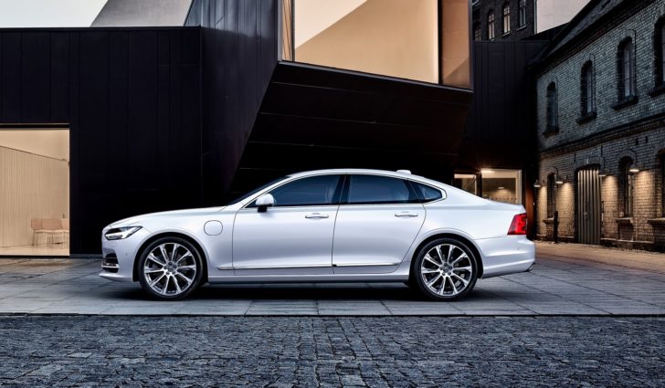 Volvo S90 T8_resize