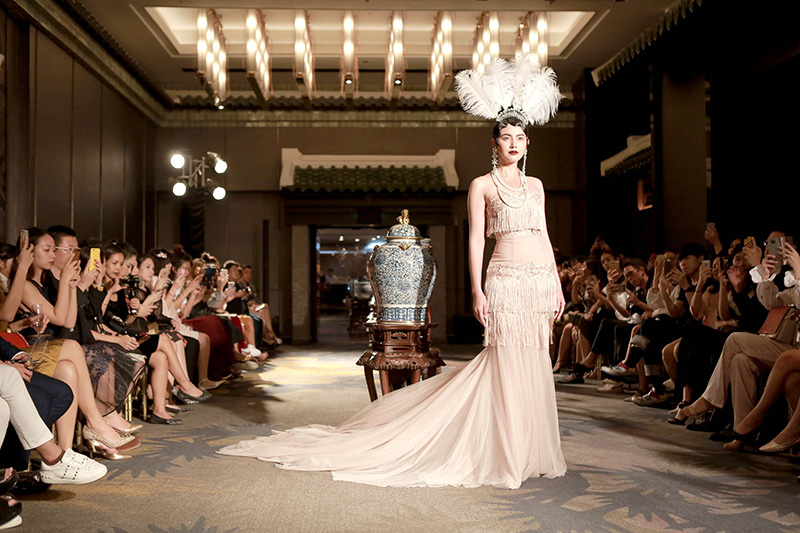 The Porcelain Empress เทีย บาย ธารา
