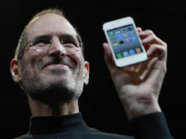 1 ทศวรรษ มือถือพลิกโลก ต้นกำเนิด iPhone ที่ “สตีฟ จ็อบส์” ไม่ได้พรีเซนท์