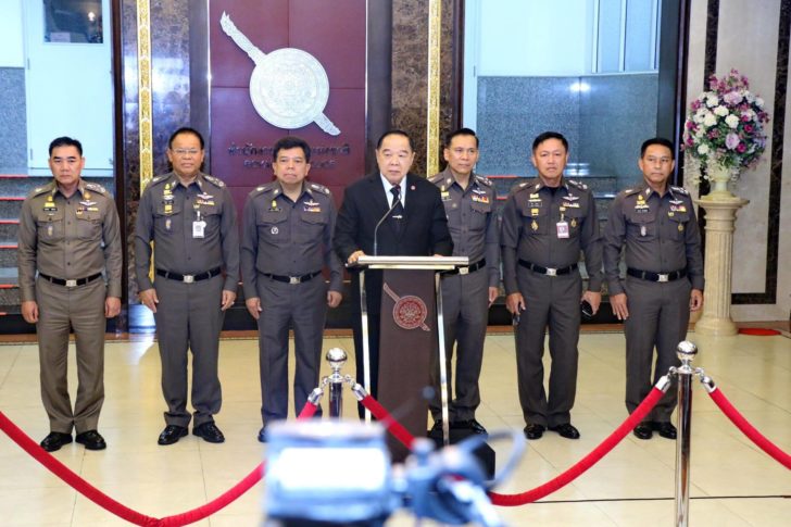 “บิ๊กป้อม”เผย”ปู”หนี ไม่กระทบเชื่อมั่น”รัฐบาล-คสช.” ระบุไม่คิดว่าจะหนี ปัดจับตาท่าทีกลุ่มการเมืองตรงข้าม