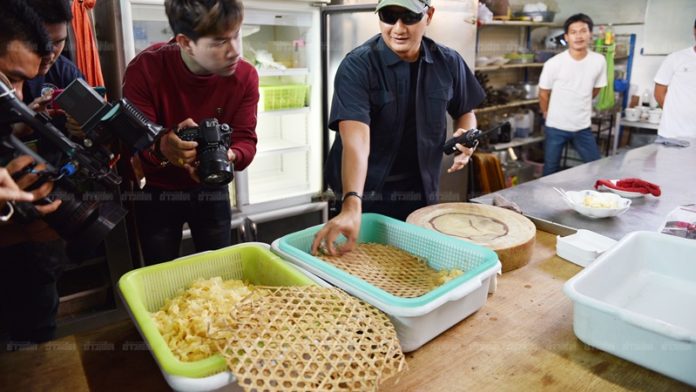 สุดช็อก! บุกจับรังนกปลอม กลางร้านอาหารบางละมุง แฉใช้วัตถุดิบทำมาจากยางไม้