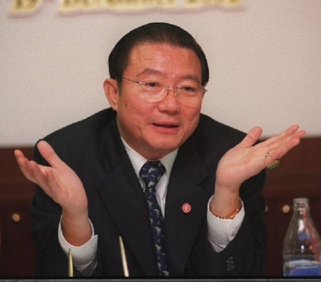 “เจริญ” เปิดแนวรบอสังหา ซื้อไม่ยั้งพอร์ตแสน ล.รีเทิร์นตลาดหุ้น