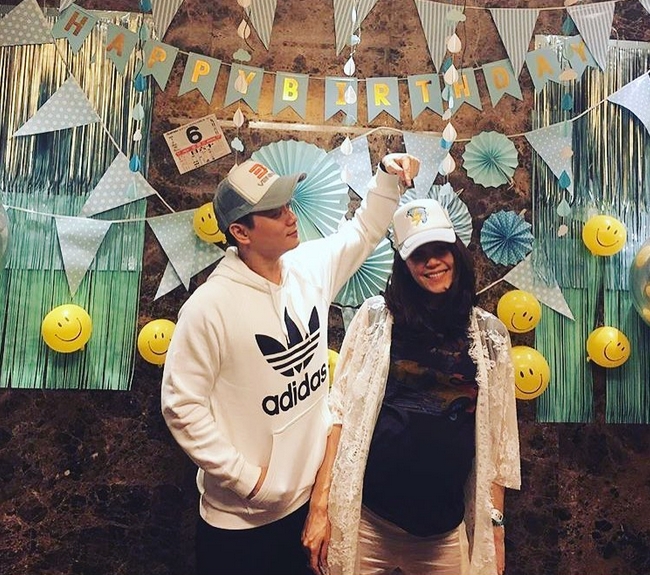 ‘ชมพู่ อารยา’ คลอดแล้วจ้า คุณพ่อน็อต เผยที่มาของชื่อน้องแฝด ‘สายฟ้า-พายุ’