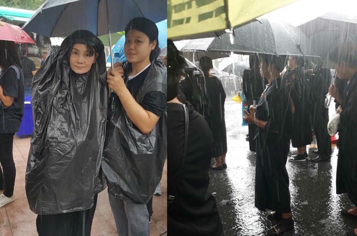 กรุงเทพฝนกระหน่ำ จิตอาสาสนามหลวงแข็งขันไม่หวั่นเปียก