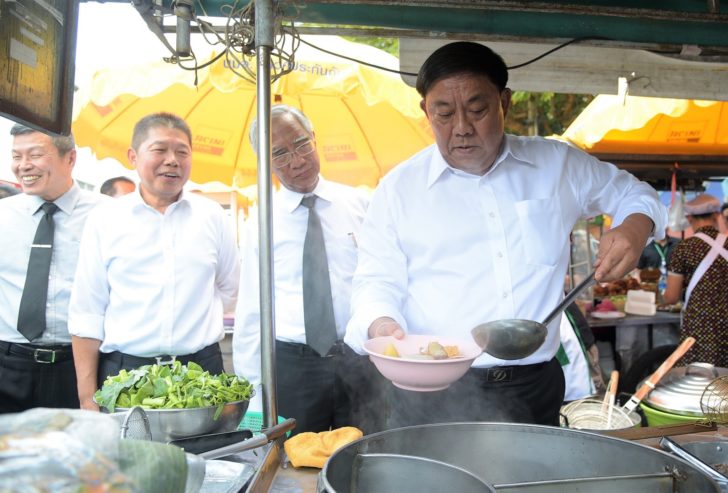 ‘ผู้ว่าฯกทม.’ลวกเส้นเย็นตาโฟ เปิดสตรีทฟู้ด เร่งสำรวจพื้นที่ รองรับหาบเร่-แผงลอย 20 จุด