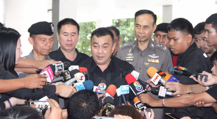 ปล่อยแล้ว 3 ตร. “ศรีวราห์” ยันทีมรองผบก.พา “ยิ่งลักษณ์” หนีจริง แต่ไม่ผิด ดำเนินคดีแค่ใช้ทะเบียนปลอม