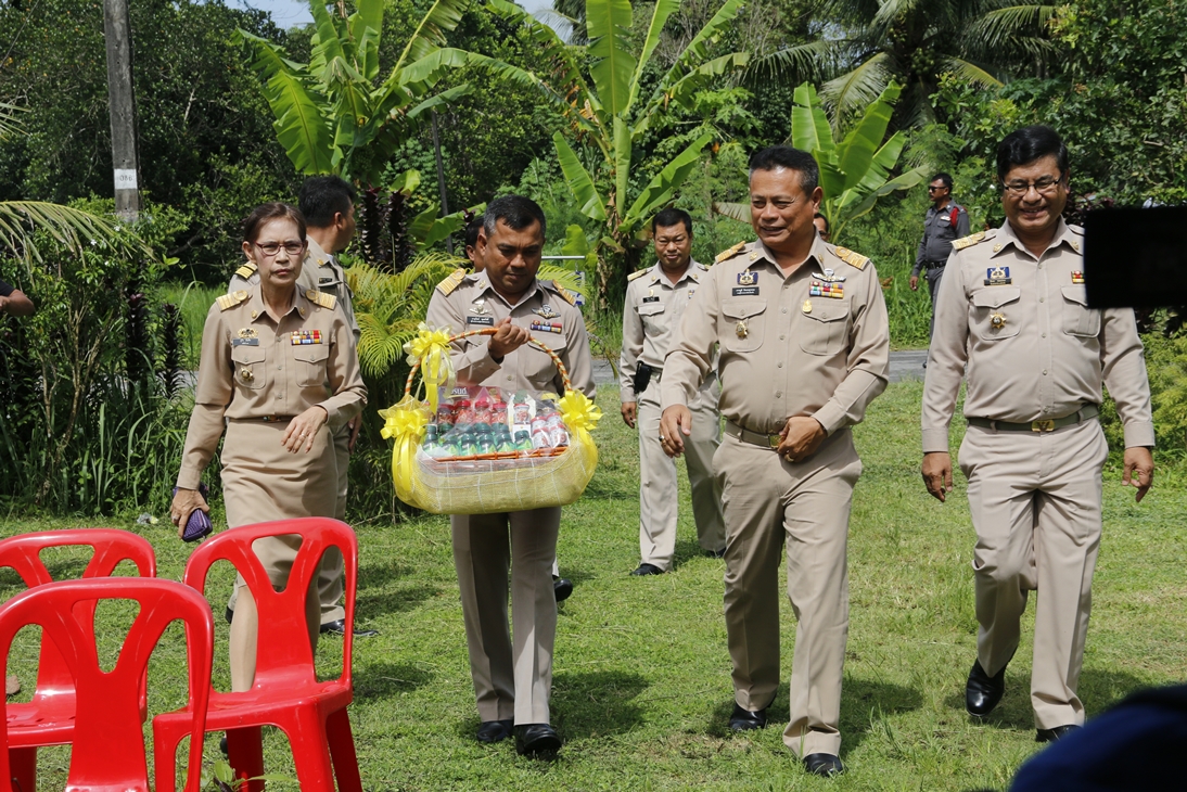 ในหลวง ร.10 พระราชทานตะกร้าของขวัญครอบครัวอาสาสมัครทหารพราน เสียชีวิตจากเหตุระเบิด