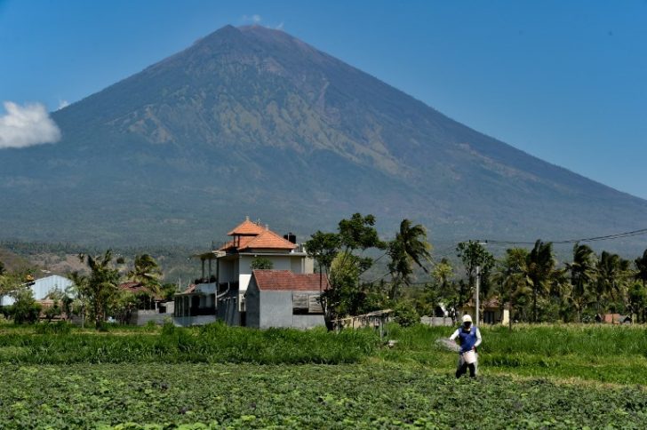“อินโดนีเซีย” หวั่นภูเขาไฟบน “เกาะบาหลี” ระเบิด เตรียมพร้อมสนามบิน 10 แห่ง เปลี่ยนเส้นทางบิน