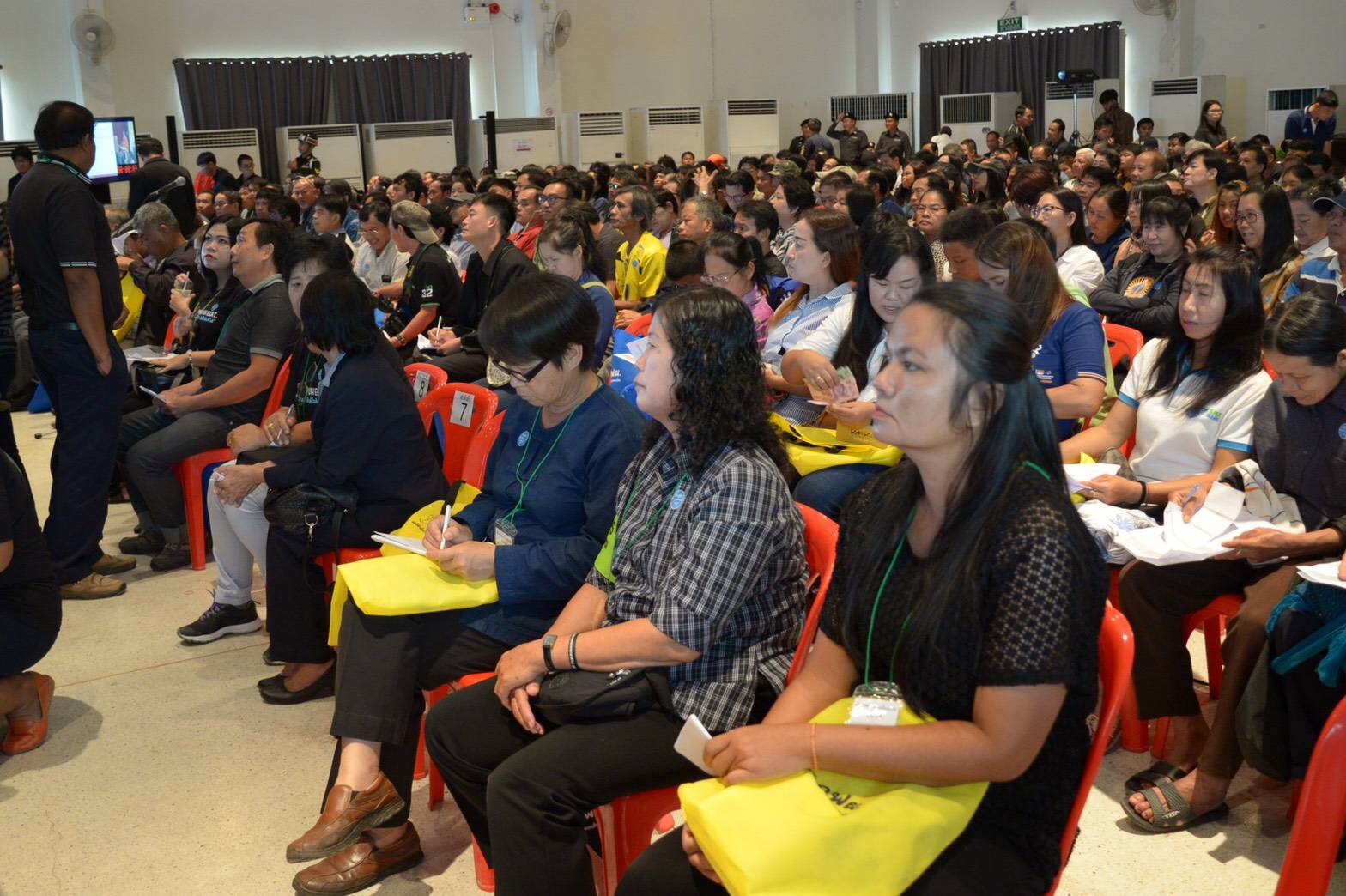 “ชาวแม่เมาะ” ใช้สิทธิร่วมรับฟังความคิดเห็น ค.3 โครงการโรงไฟฟ้าทดแทนโรงไฟฟ้าแม่เมาะ เครื่องที่ 4–7 อย่างเนืองแน่น