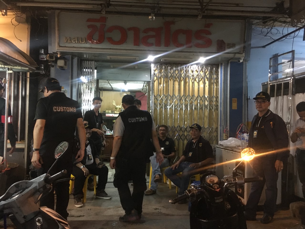 ศุลกากรหาดใหญ่ยึด บุหรี่-เหล้าหนีภาษีนับ 10 ล้านบาท ล็อตใหญ่สุดหลังปรับภาษี