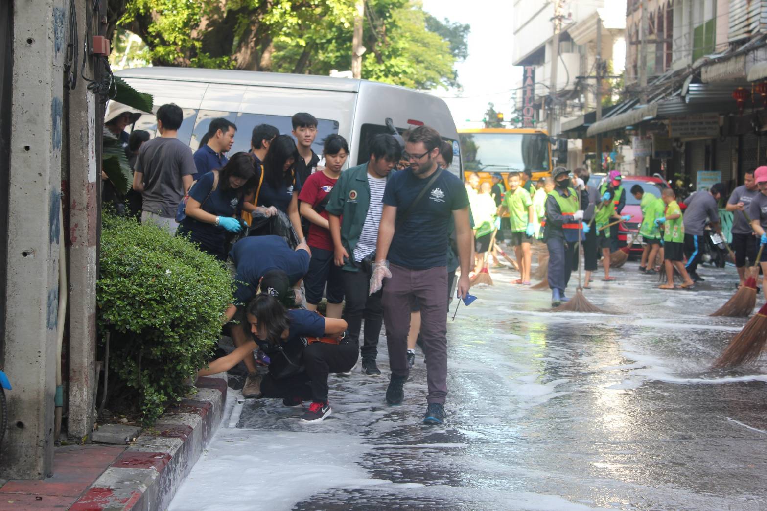 สถานทูตออสเตรเลีย ร่วมภาคธุรกิจ-ประชาชน ช่วยกันเก็บขยะ “Clean Up Bangkok River 2017”