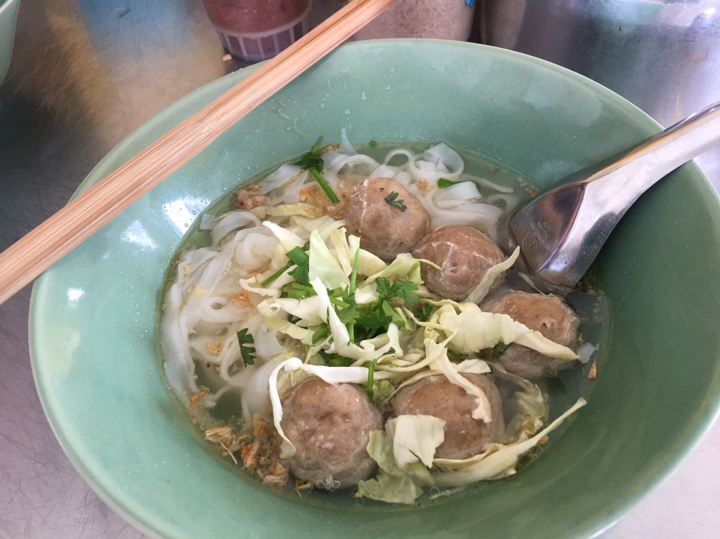 “ก๋วยเตี๋ยวปู่โย่ง” เมืองลำปาง ตำนานอร่อย 50 กว่าปี มีสาขาเดียวในประเทศไทย
