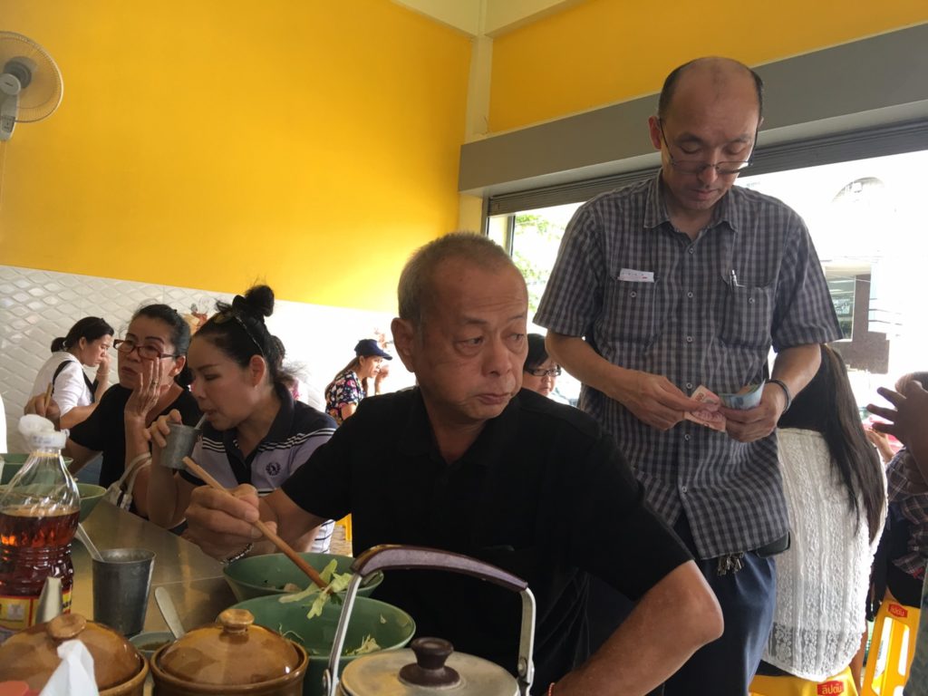 บรรยากาศร้านปู่โย่ง