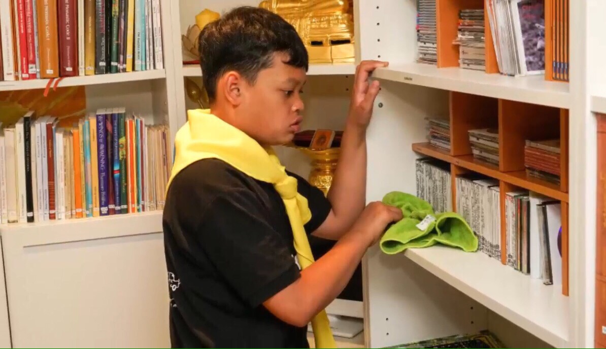 “พระองค์ที” ทรงร่วมทำกิจกรรมจิตอาสาที่วัดป่ามุตโตทัย ประเทศเยอรมนี