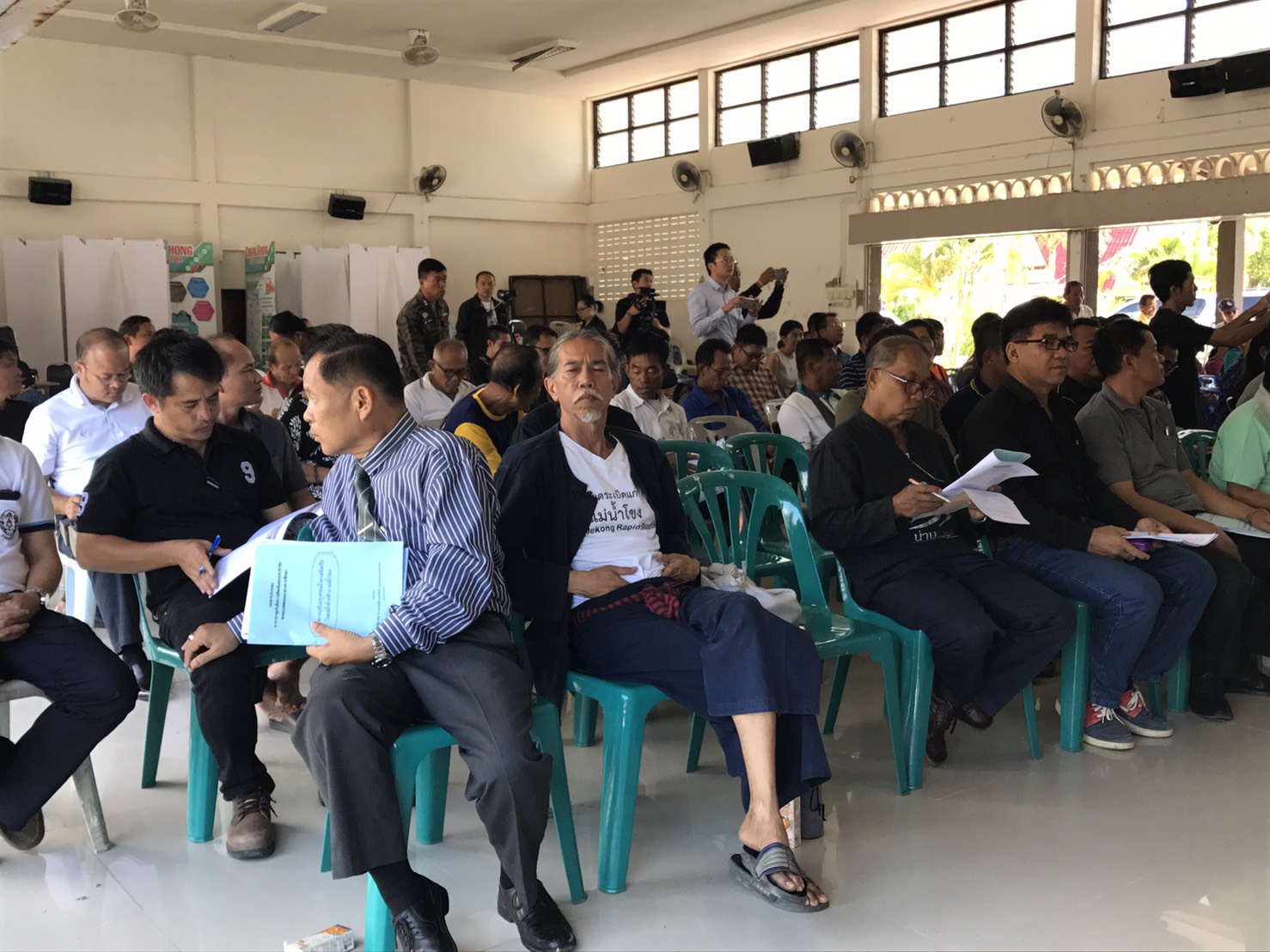 เวทีสุดท้ายทุนจีนระดมความเห็น”โครงการลุ่มน้ำโขง”กลุ่มรักษ์เชียงของข้องใจถามมีเส้นทางอยู่แล้วทำไมยังต้องระเบิดแก่ง