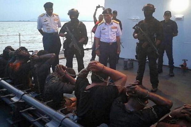‘มาเลเซีย’ เผยช่วยยับยั้งเหตุปล้นเรือบรรทุกน้ำมันไทย จับโจรสลัดอินโดฯได้ 10 คน