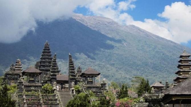 อินโดฯยกระดับการแจ้งเตือนภูเขาไฟระเบิด หลัง “Mount Agung” ในบาหลีปะทุรุนแรงขึ้น