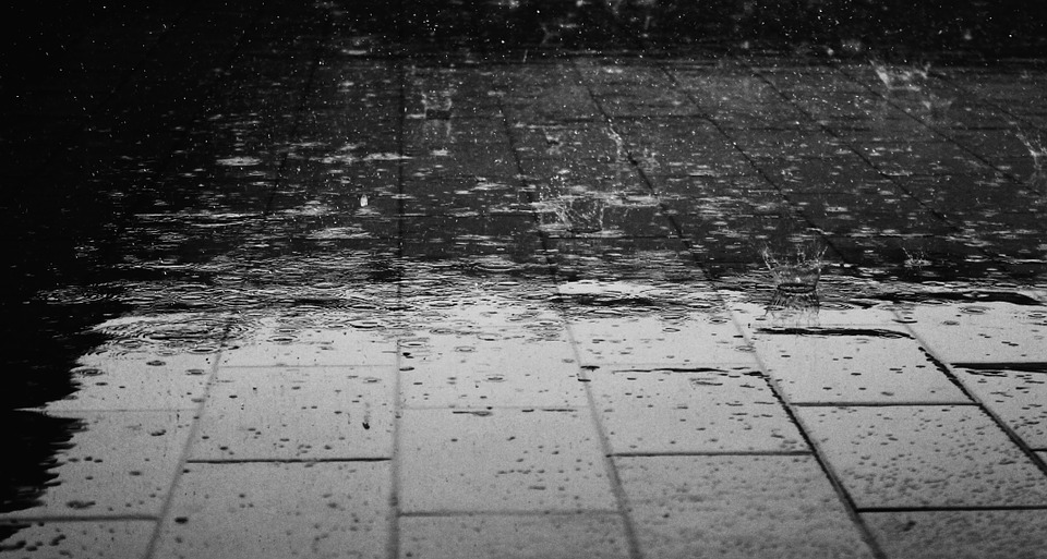 กรมอุตุประกาศ! 38 จังหวัดโดนฝนกระหน่ำเละ กทม.ไม่รอด-ตกหนักร้อยละ 60