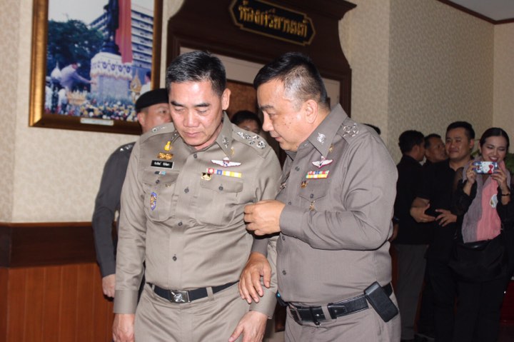 “จักรทิพย์-ศรีวราห์”คล้องแขนสยบลือเกาเหลาคดีทัวร์ศูนย์เหรียญ เร่งตรวจสอบสำนวนอย่างละเอียด
