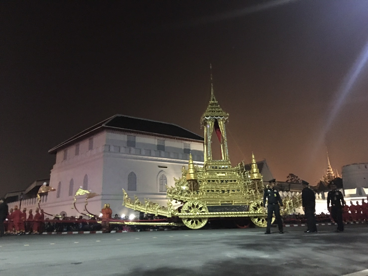 อัญเชิญพระมหาพิชัยราชรถ-ราชรถน้อย ตั้งริ้วขบวนพระบรมราชอิสริยยศ ถวายพระเพลิงพระบรมศพ ร.9